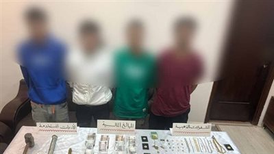 حفروا خلف المحل.. القبض على 4 عمال سرقوا ذهب وسبائك بالظاهر