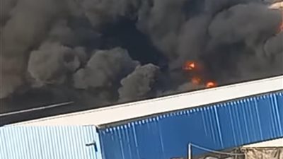 انتداب فريق بحث جنائي للوقوف على أسباب حريق مصنع تنر بالإسكندرية