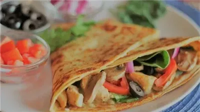 بطعم لذيذ وشهي.. طريقة عمل الكريب بالشاورما في 5 دقائق |فيديو