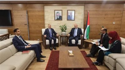 وزير الحكم المحلي الفلسطيني يبحث مع سفير مصر برام الله ترتيبات مشاركة بلاده في المنتدى الحضري العالمي 
