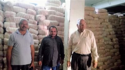 ضبط مواد غذائية منتهية الصلاحية بمخزن دون ترخيص بالبحيرة