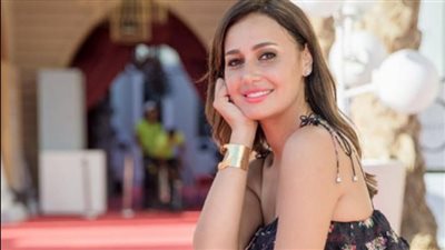 حلا شيحة تعلق على التمثيل في رمضان: شهر روحانيات مبحبش أشتغل فيه | بث مباشر