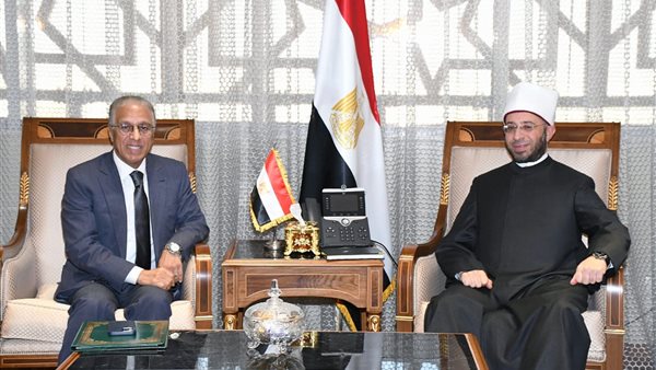 وزير الأوقاف وسفير