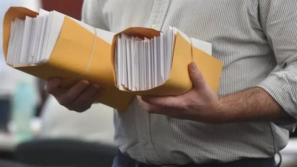 بطاقات اقتراع بالبريد