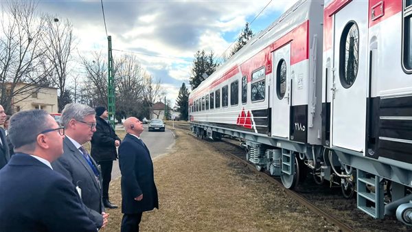 وزير النقل خلال تفقده