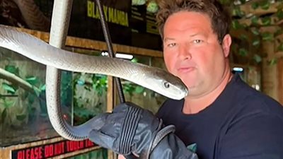 وفاة يوتيوبر شهير بسبب لدغة ثعبان في إحدى المغامرات