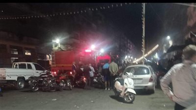 النيران التهمت المعروضات.. الحماية المدنية تنقذ عمارة سكنية بعد حريق محل منتجات محمول ببورسعيد