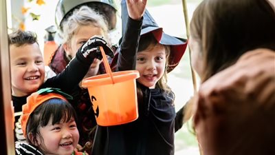 دراسة تحذر أولياء الأمور: 80% من أزياء الهالوين للأطفال تسبب الوفاة 