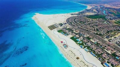 تبلغ 3.5 مليار دولار.. قطر تدرس صفقة سياحية في الساحل الشمالي بمصر