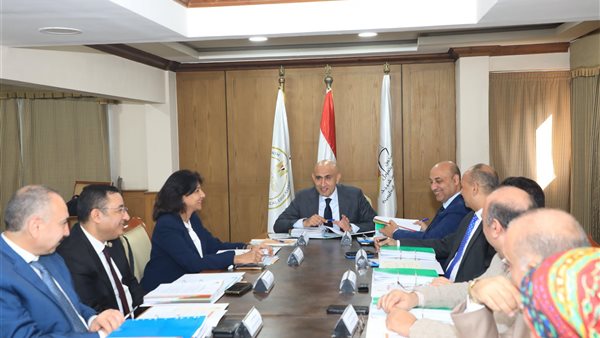 جانب من اجتماع وزير