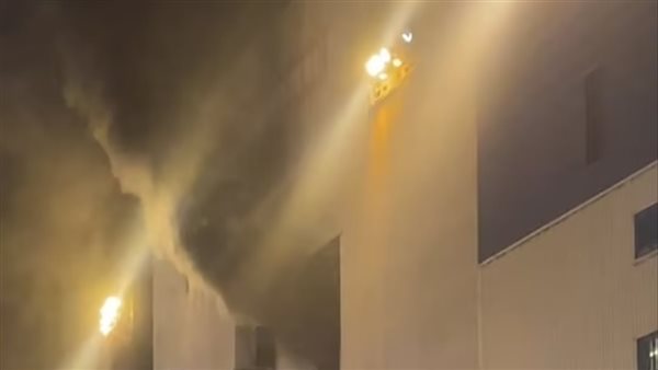 حريق داخل حوض بناء