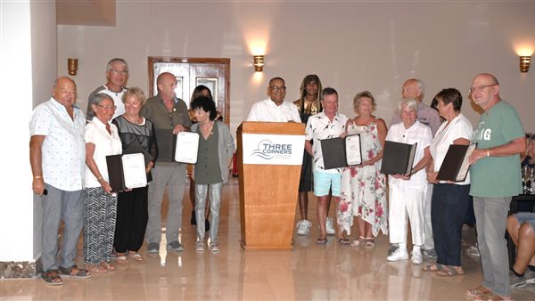 تكريم السائحين 