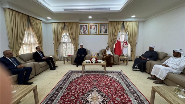 ملك البحرين يستقبل