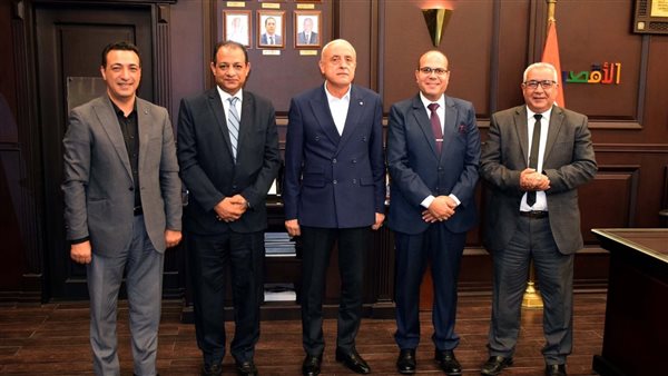 محافظ الأقصر يستقبل