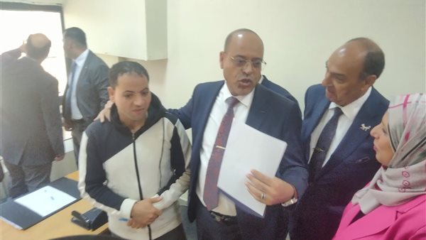 وزير العمل أثناء