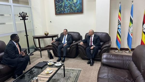 عبد العاطي يصل أوغندا