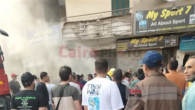 اندلاع حريق بمخزن قطع غيار سيارات في عين شمس.. والحماية المدنية تحاول السيطرة | صور