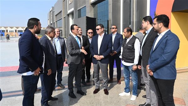 وزير الاسكان خلال