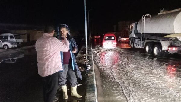 رفع تجمعات مياه الأمطار