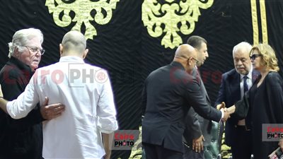 حسين فهمي ويسرا ولميس الحديدي.. أبرز الحضور بعزاء حسن يوسف بمسجد عمر مكرم |صور