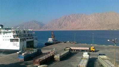 رفع درجة الاستعداد في موانئ السويس بالتزامن مع تحذيرات الأرصاد | بث مباشر