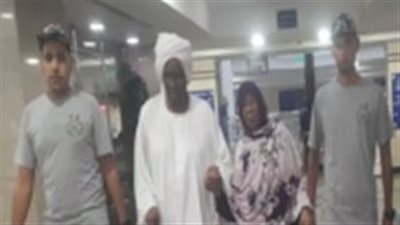 لفتة إنسانية.. الجوازات تسهل على المرضى وكبار السن إجراءات إنهاء الأوراق |صور 