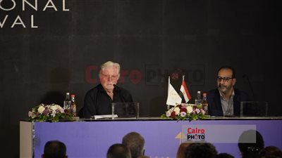 حسين فهمي: محدش هيدخل مهرجان القاهرة السينمائي إلا باللبس الرسمي