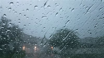 حالة الطقس اليوم.. أمطار خفيفة إلى متوسطة مصاحبة لشبورة مائية صباحًا