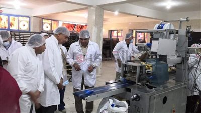 محافظ المنيا يتفقد مدرسة بني حسن الإعدادية المشتركة ومصنع التغذية بأبو قرقاص