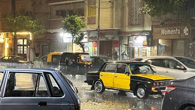 سقوط أمطار غزيرة على الإسكندرية ورفع درجة الاستعداد القصوى | صور