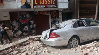 تحطم سيارة إثر انهيار أجزاء من عقار بسيدي بشر في الإسكندرية