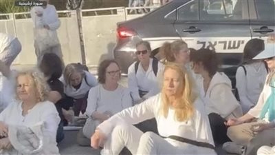 أهالي الرهائن الإسرائيليين يغلقون مدخل الكنيست للمطالبة بصفقة التبادل