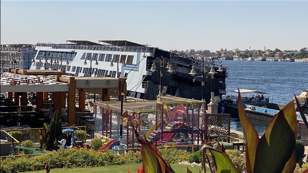 الفندق الغارق جزئيا