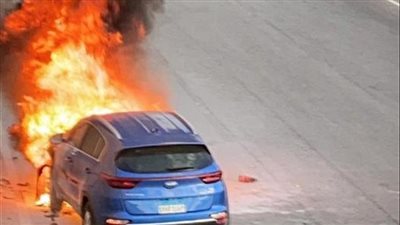 تفاصيل تفحم سيارة بالطريق العام في القباري بالإسكندرية | بث مباشر