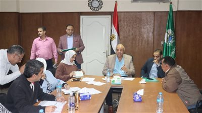 خلال لقائه بالمواطنين.. محافظ القليوبية يوفر علاجا مجانيًا لشاب مريض في الخصوص