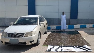 القبض على عنصر إجرامي بتهمة حيازة مخدرات وأسلحة بـ 6 ملايين جنيه في مطروح