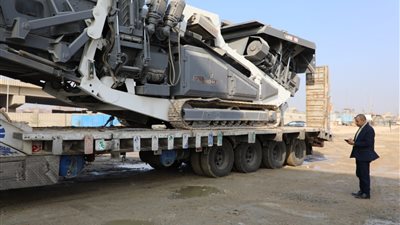  محافظة الجيزة: وصول أول كسارة لإعادة تدوير مخلفات الهدم لموقع العمل بأرض المطار بالمنيرة الغربية