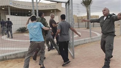 إصابة 20 إسرائيليًا بسبب التدافع أثناء توجههم إلى الملاجئ