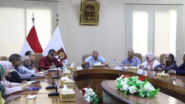 جانب من لقاء محافظ