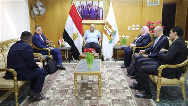 جانب من لقاء محافظ