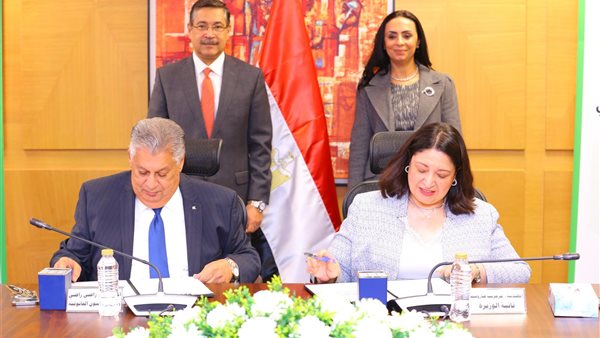 جانب من توقيع البروتوكول