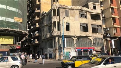 خطر على المارة.. عقار جديد آيل للسقوط في الإسكندرية
