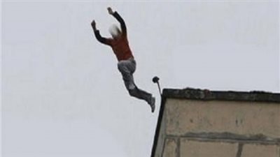 تفسير حلم السقوط من مكان مرتفع والاستيقاظ.. ممكن تغير زوجتك