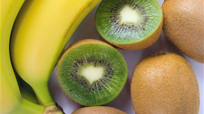 هل تناول الفاكهة على معدة فارغة مفيد أم مضر؟ خبيرة تغذية تكشف الحقيقة