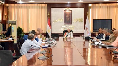 خلال 3 أشهر.. محافظ الأقصر: طرح 27 عمارة سكنية للشباب بأرمنت وإسنا 