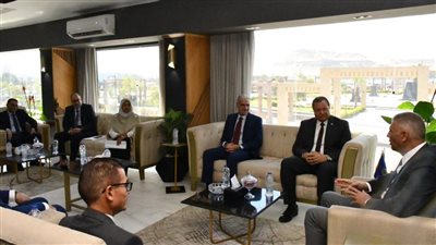 استعدادا لتطبيق منظومة التأمين الصحي الشامل.. محافظ أسوان يستقبل رئيس الهيئة العامة للاعتماد والرقابة الصحية