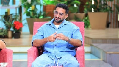 أنس بوخش: عمري ما شوفت أبويا وأمي بيتخانقوا.. وضحكت من شائعات ارتباطي بفنانة شهيرة