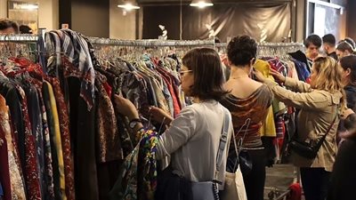 لمحبي البالة والوكالة.. خبراء يحذرون من شراء الملابس المستعملة