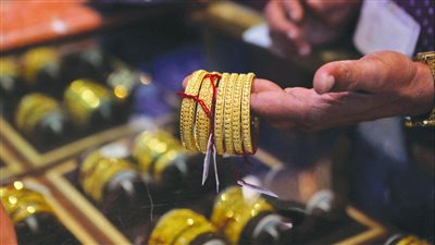 تراجع أسعار الذهب اليوم.. وتاجر بكفر الشيخ: انخفض السعر لقلة الطلب | بث مباشر