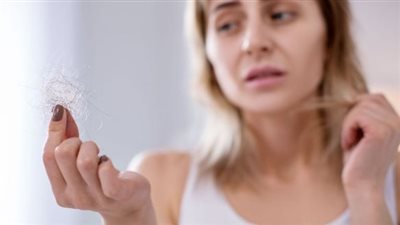 تفسير حلم تساقط الشعر عند لمسه.. احذر من الأشخاص حولك 